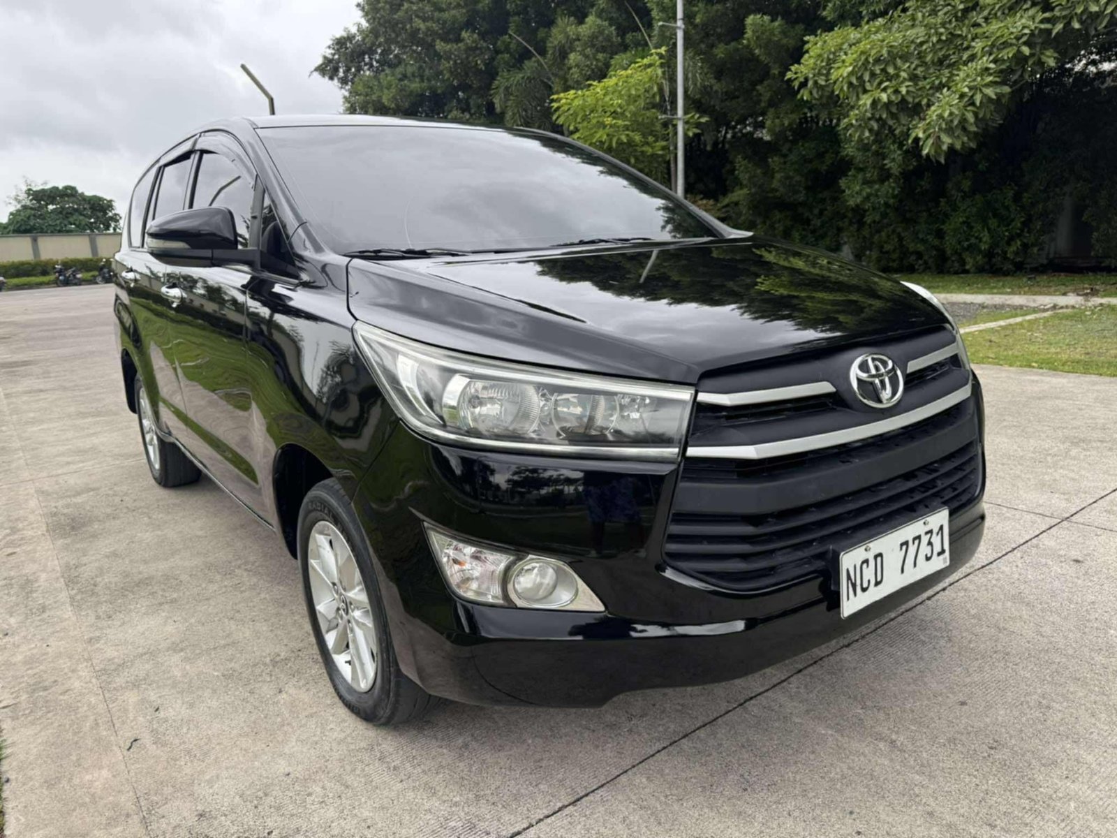 Toyota Innova E Series 2016
