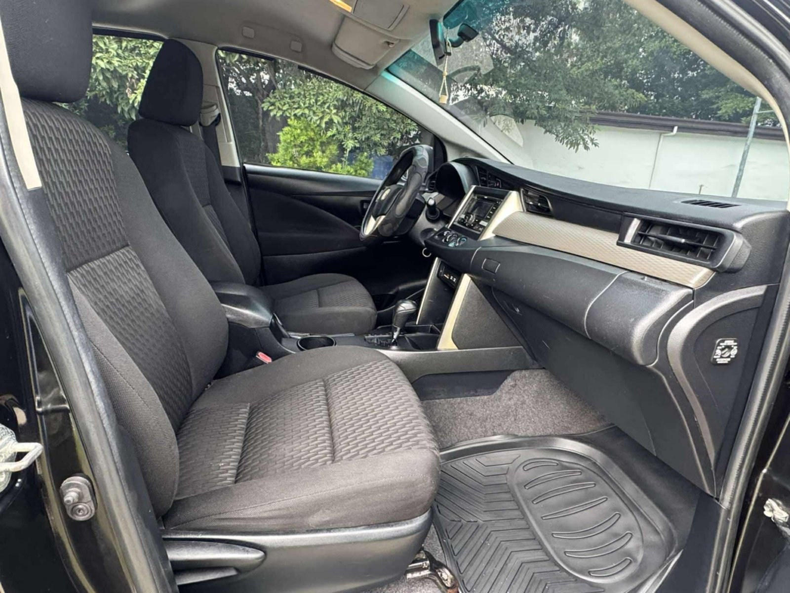 Toyota Innova E Series 2016