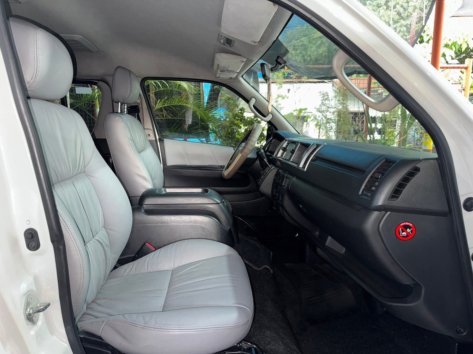 Toyota Hi-Ace Supergrandia Series 2016