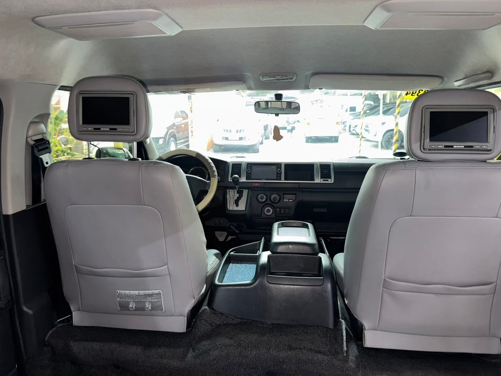 Toyota Hi-Ace Supergrandia Series 2016