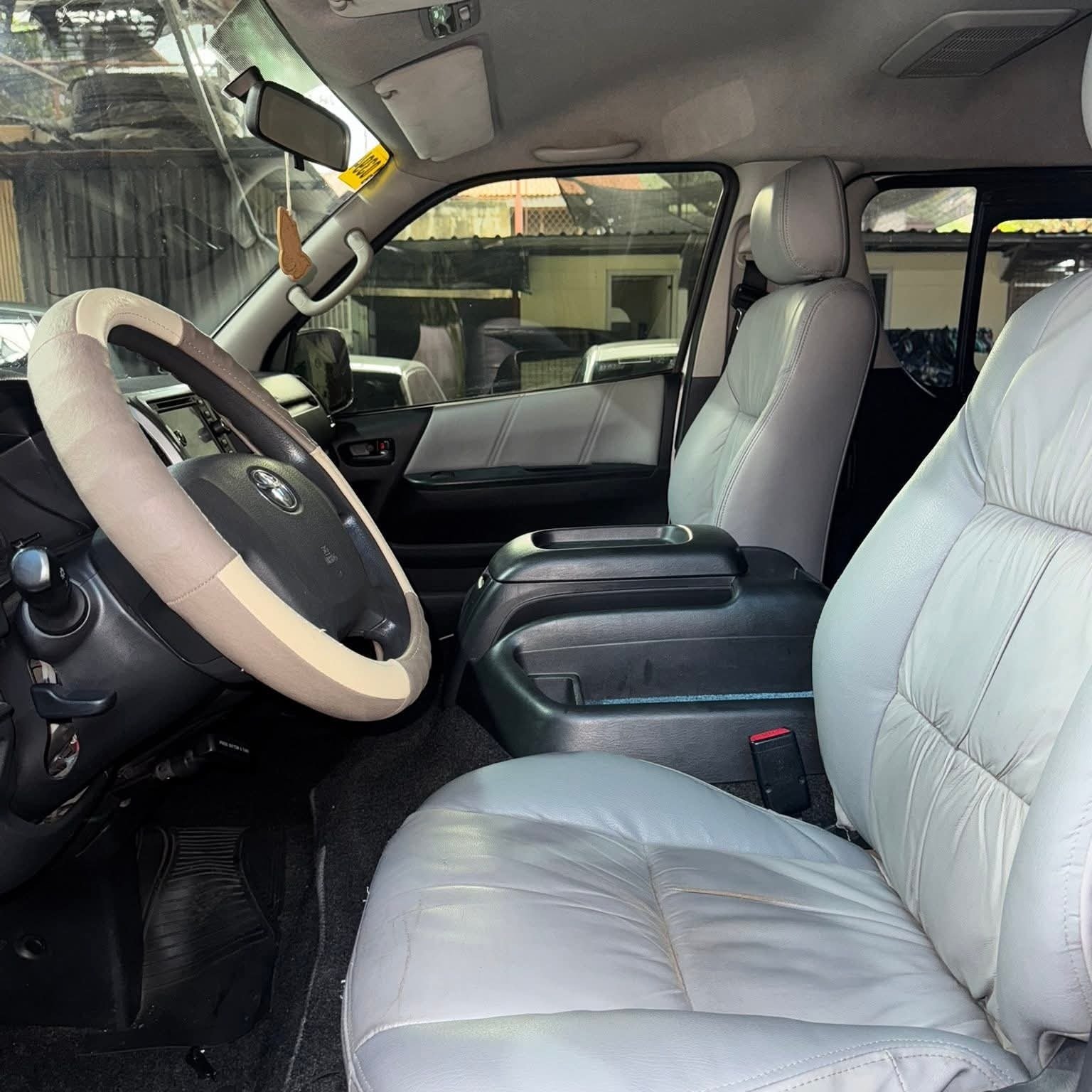 Toyota Hi-Ace Supergrandia Series 2016