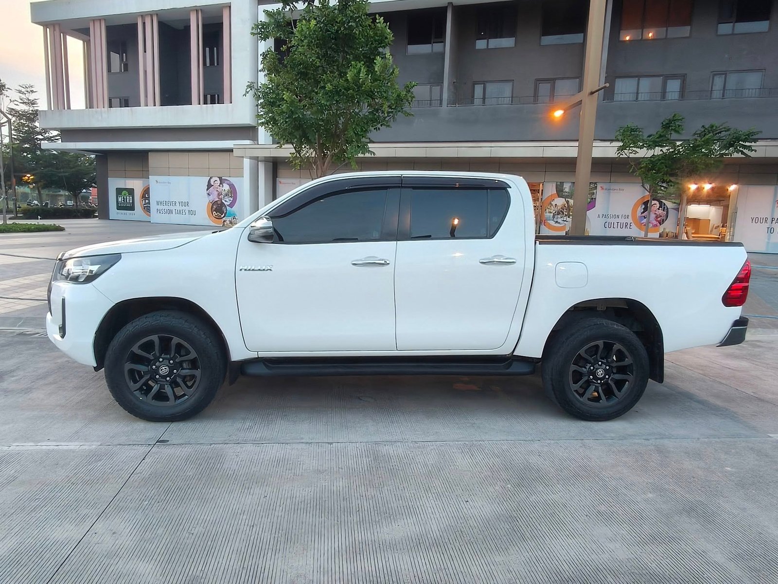 Toyota Hilux G Series 2023