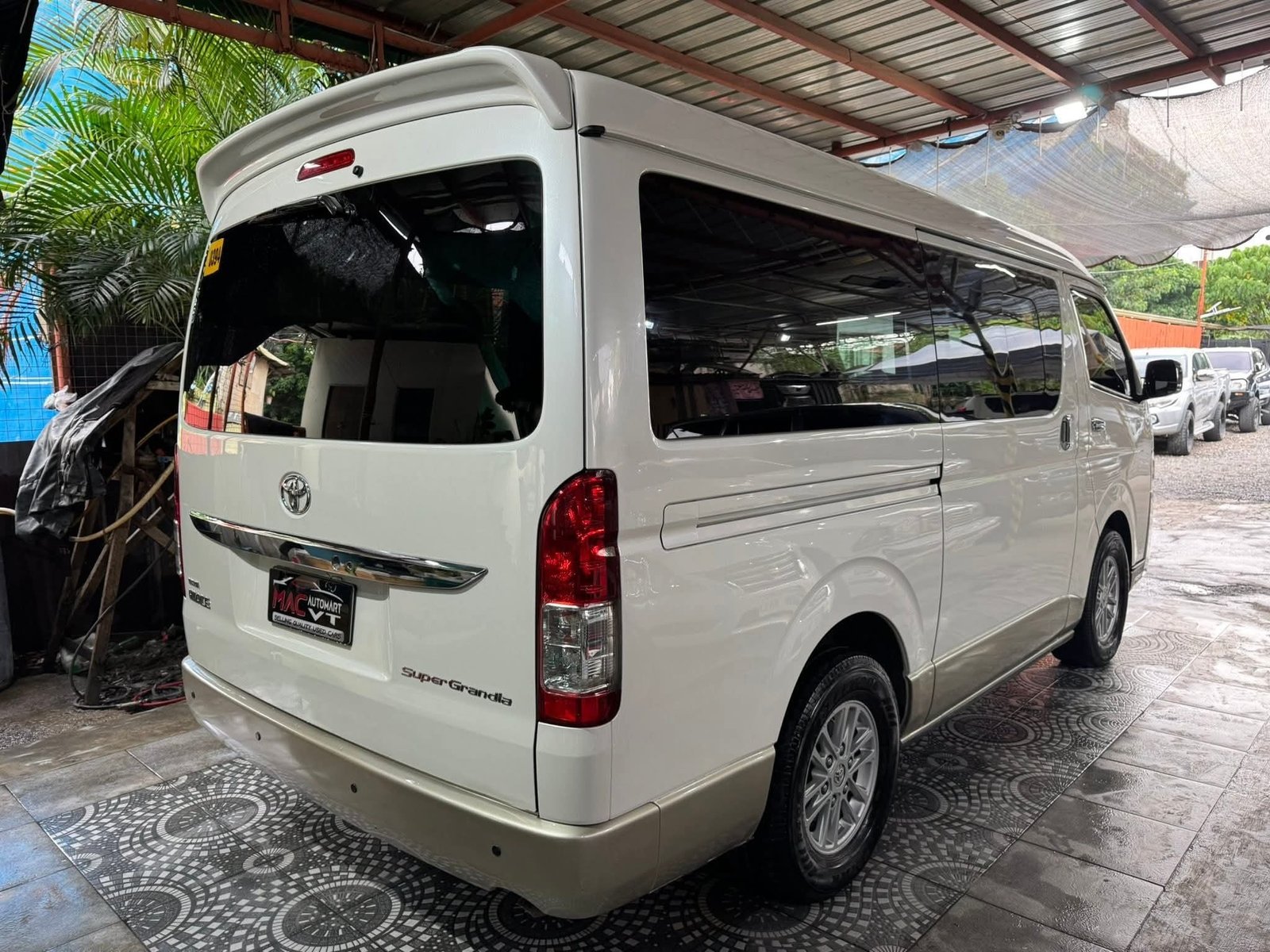 Toyota Hi-Ace Supergrandia Series 2016