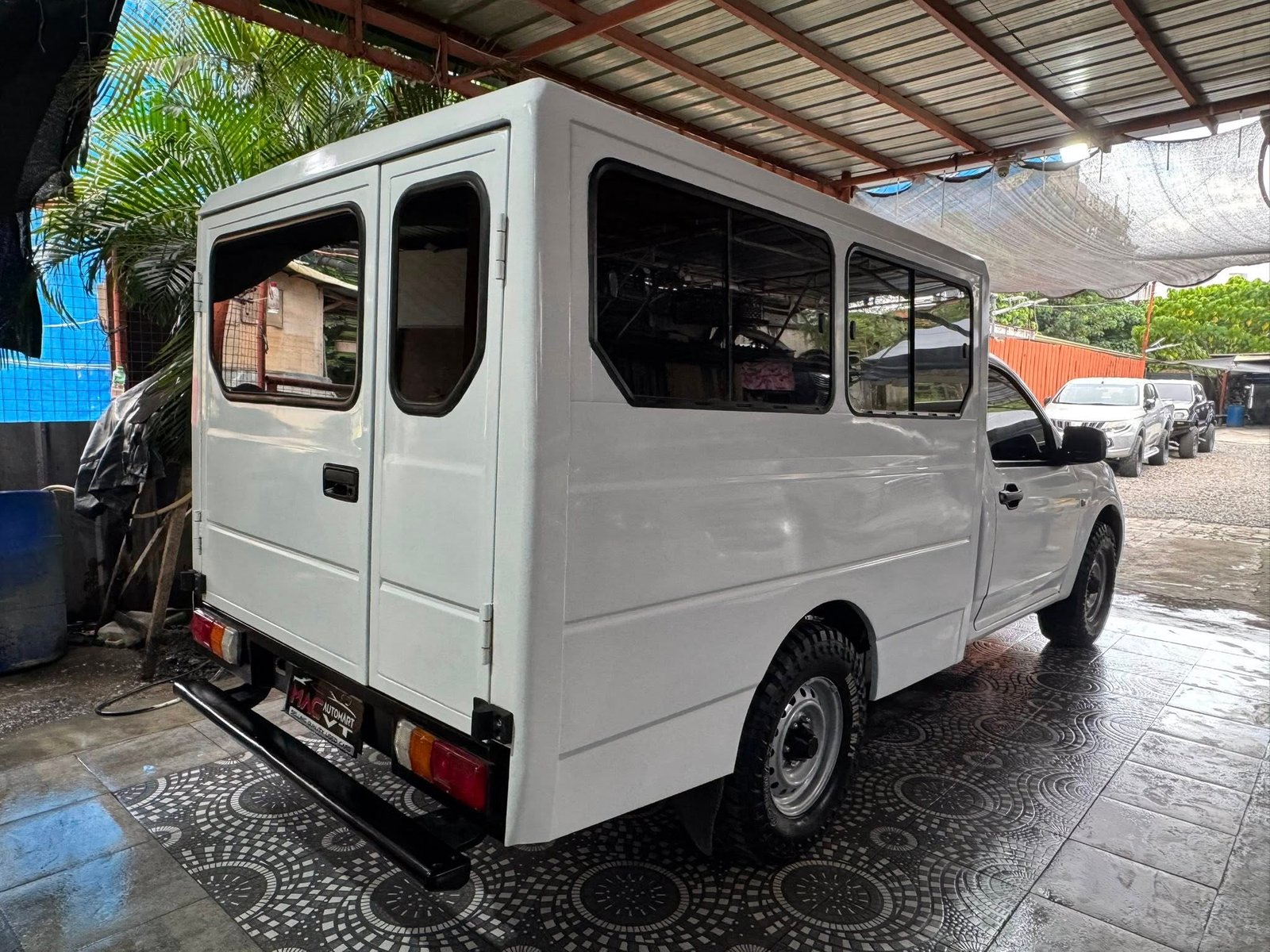 Isuzu IPV Van Series 2009