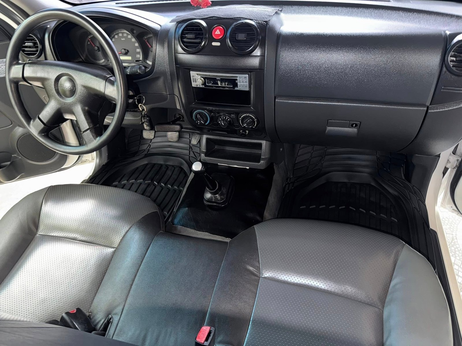 Isuzu IPV Van Series 2009