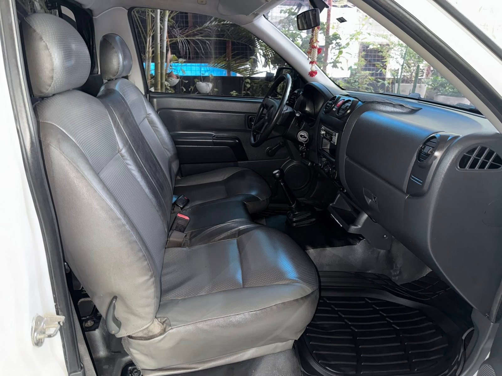 Isuzu IPV Van Series 2009