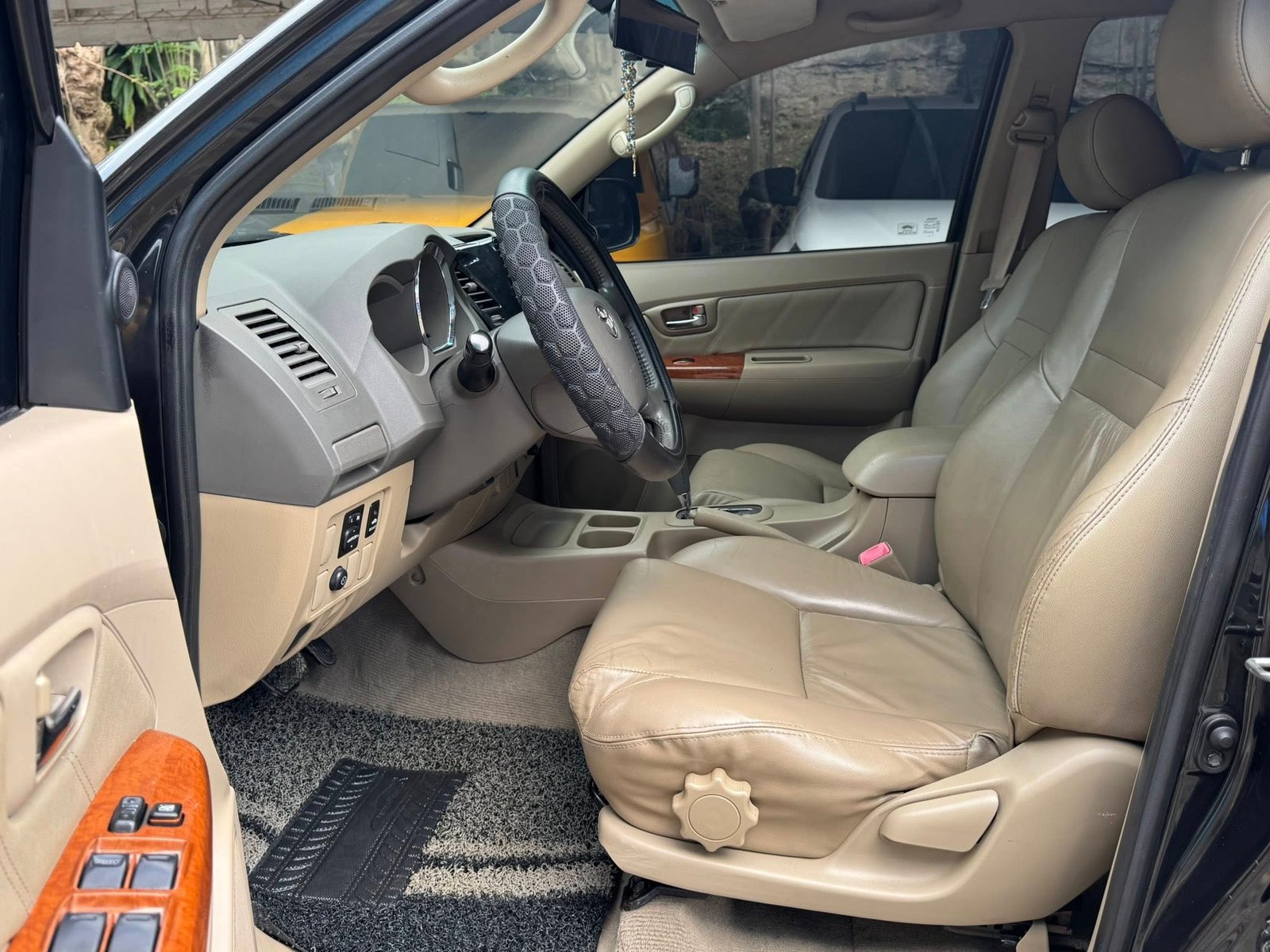 Toyota Fortuner G Series 2011