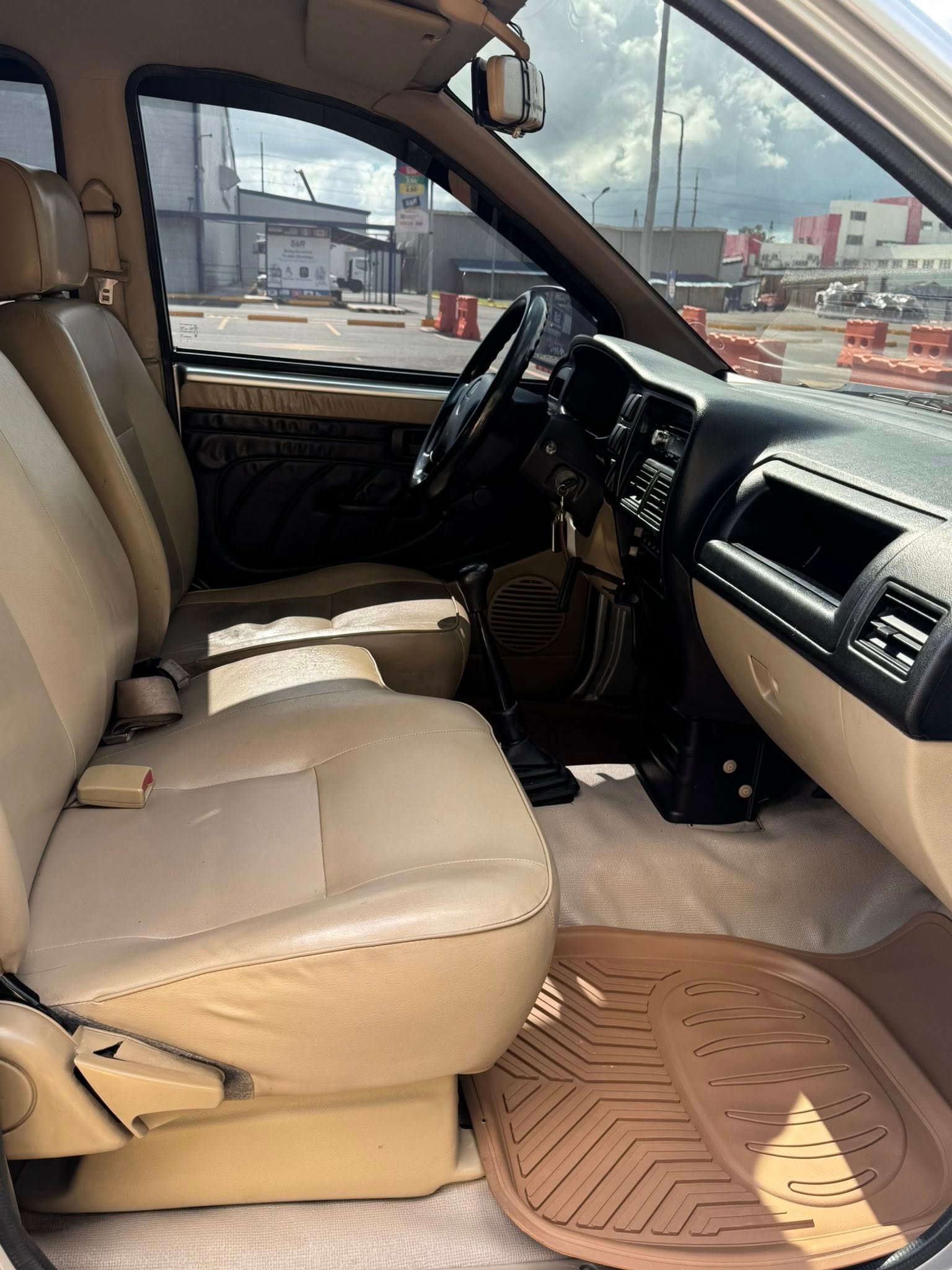 Isuzu Crosswind XL Series 2015