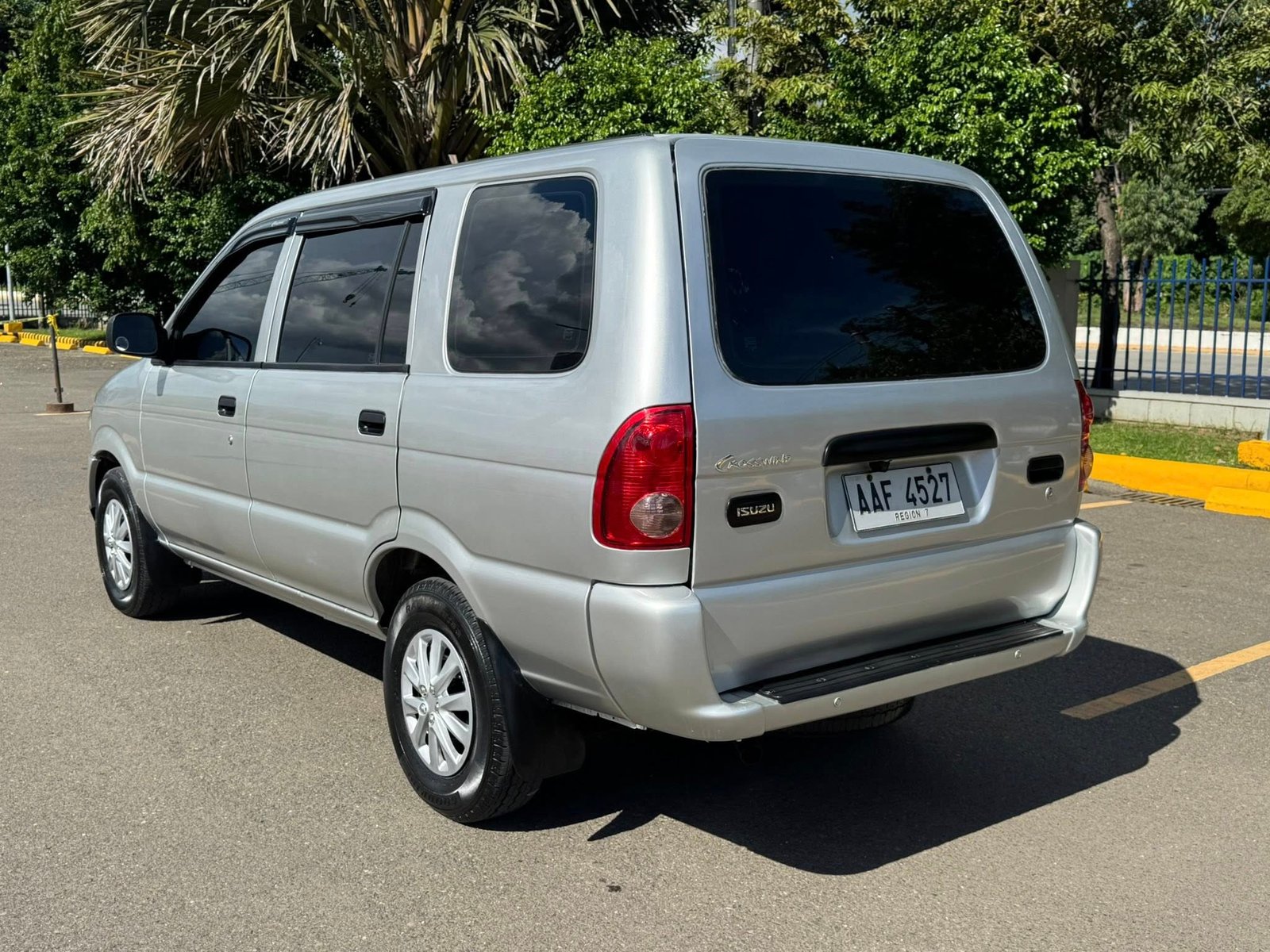 Isuzu Crosswind XL Series 2015