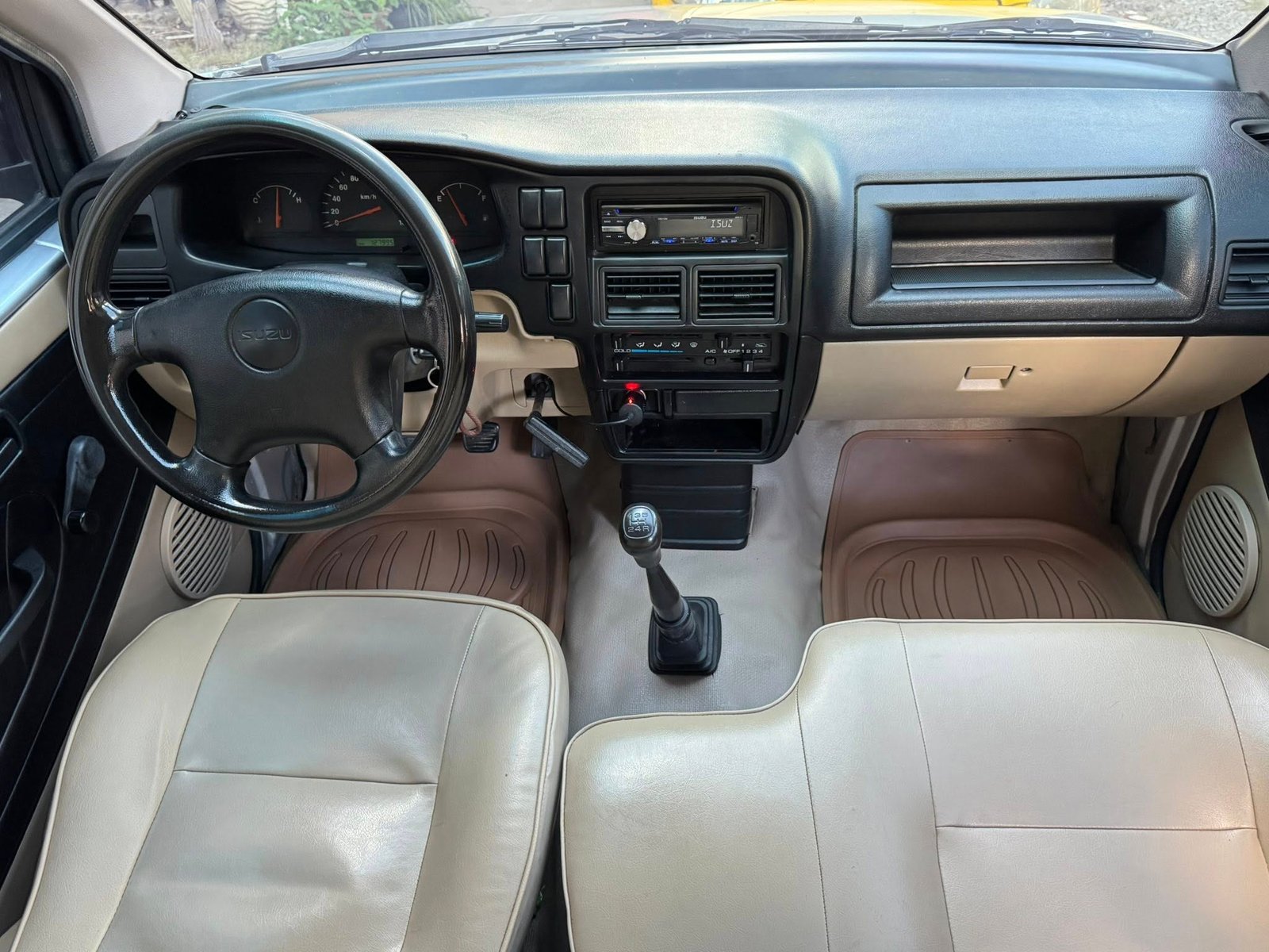 Isuzu Crosswind XL Series 2015