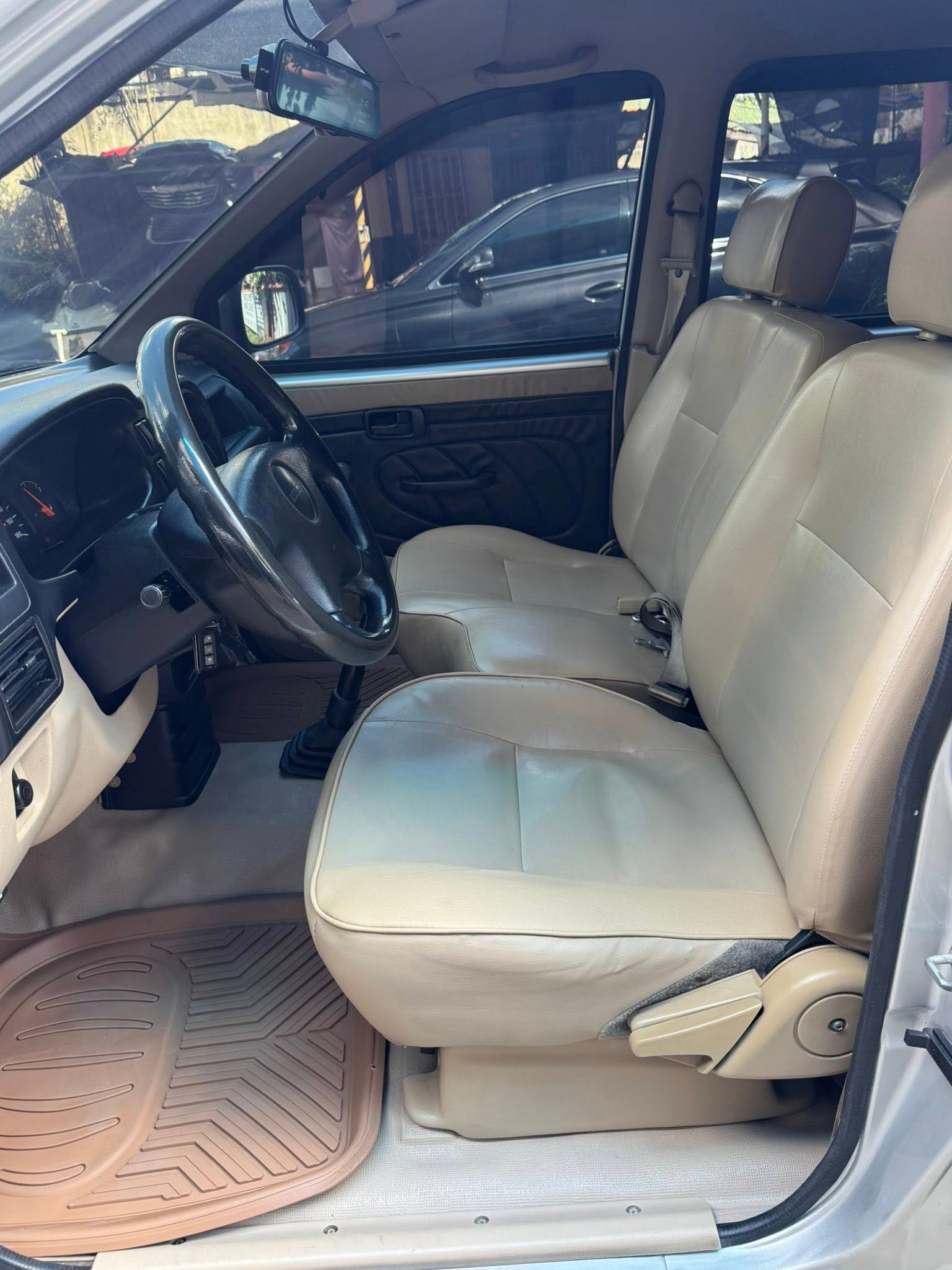 Isuzu Crosswind XL Series 2015